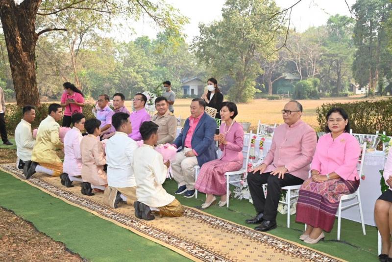 7 คู่บ่าวสาว สมรสไ�