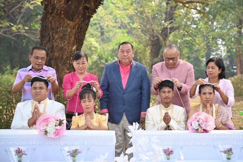 7 คู่บ่าวสาว สมรสไ�