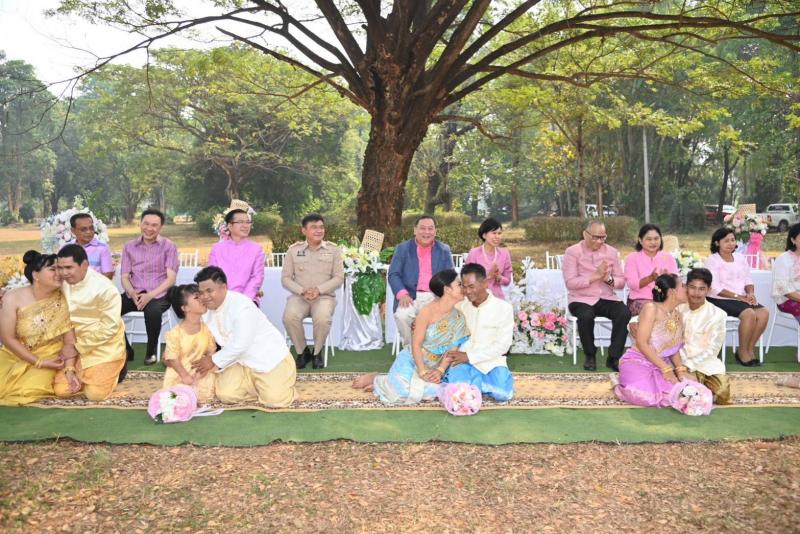 7 คู่บ่าวสาว สมรสไ�