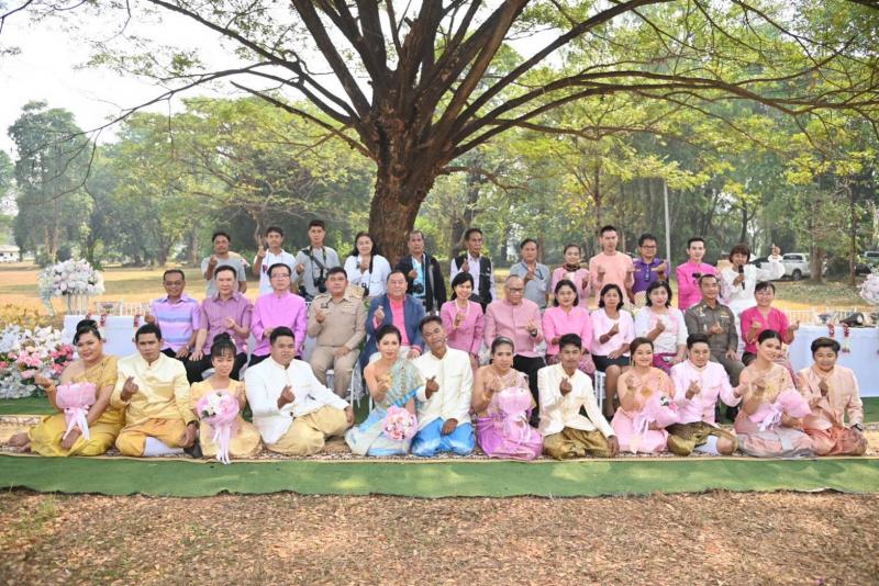 7 คู่บ่าวสาว สมรสไ�