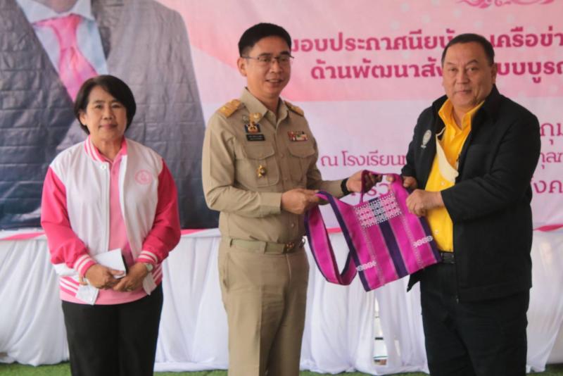 รมว.พม. แนะสร้างอา�
