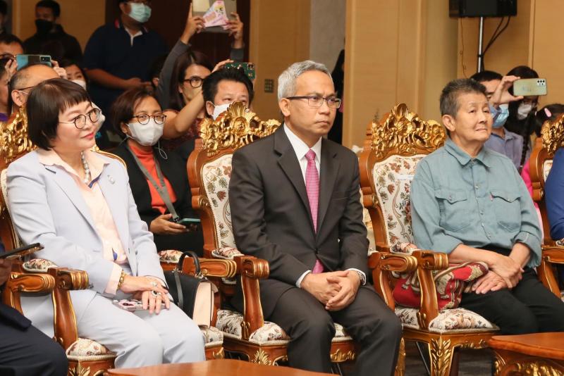พม. ยกย่อง 10 สตรีไท�