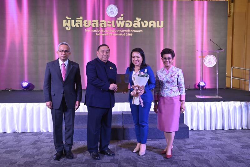 พม. ยกย่อง 10 สตรีไท�