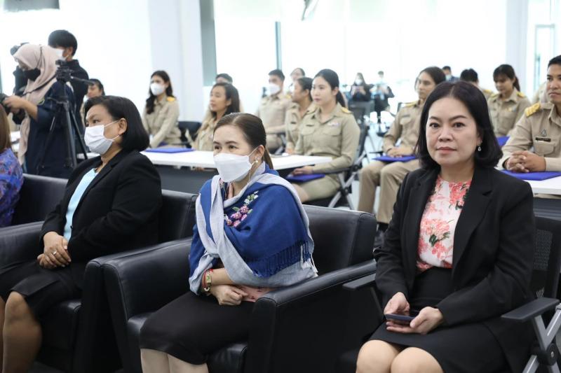 พม. มอบประกาศนียบั