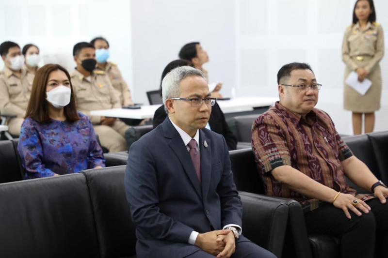 พม. มอบประกาศนียบั