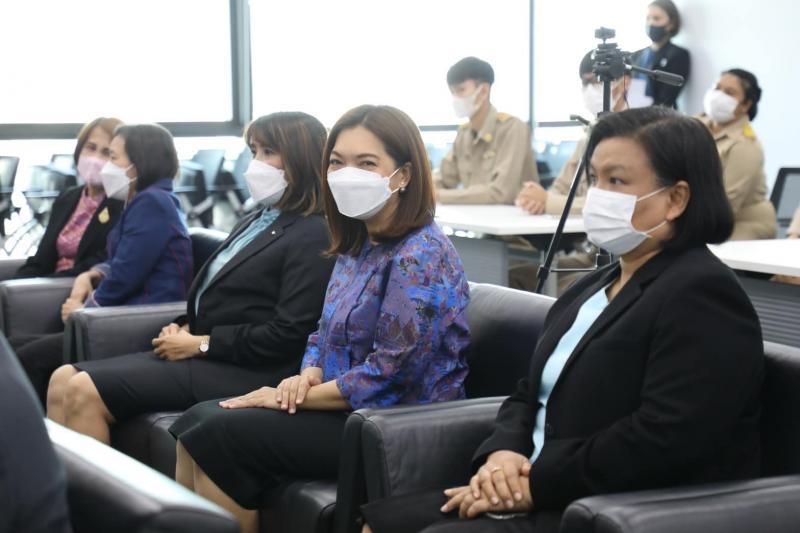 พม. มอบประกาศนียบั