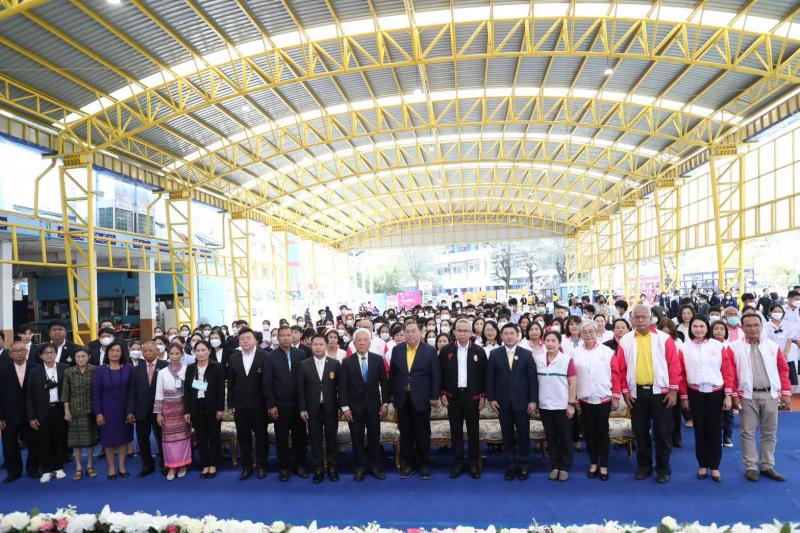รมว.พม. เปิดศูนย์ช�