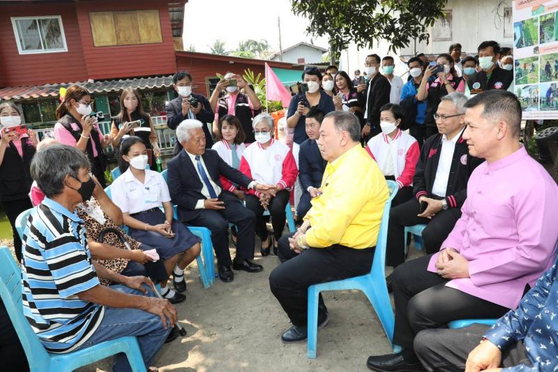 รมว.พม. เปิดศูนย์ช�