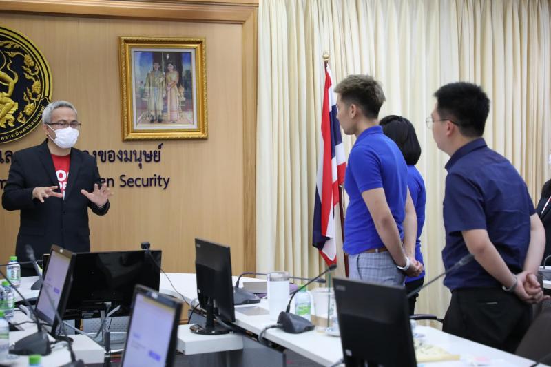 พม. ร่วมกับทีม Smiles for 
