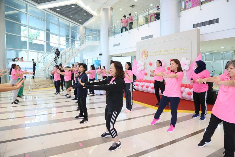 Kick Off  สร้างความผาสุ�