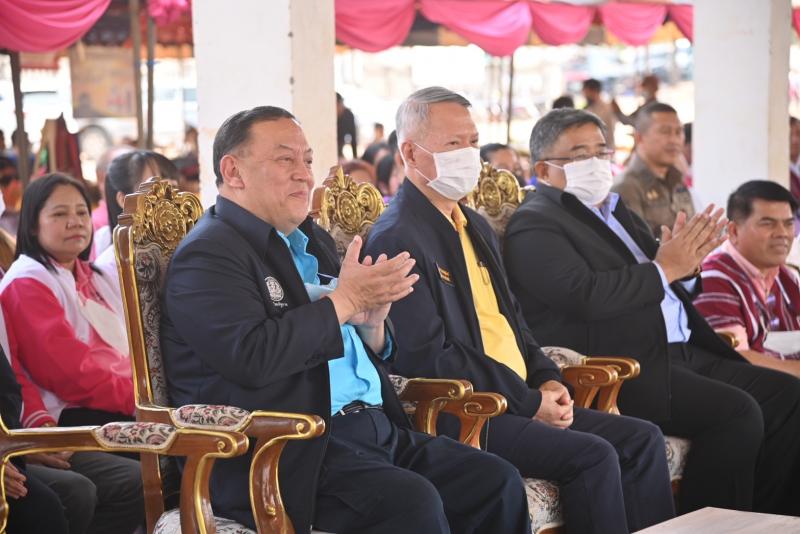 รมว.พม. ลงพื้นที่ม�