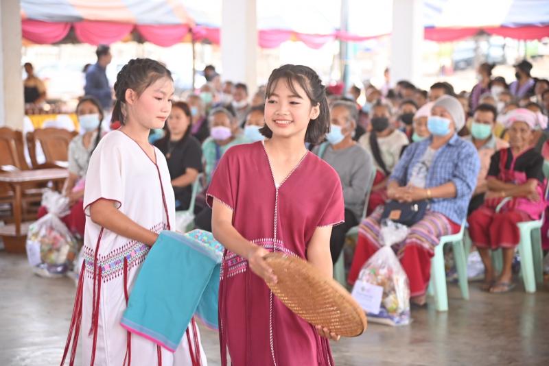 รมว.พม. ลงพื้นที่ม�