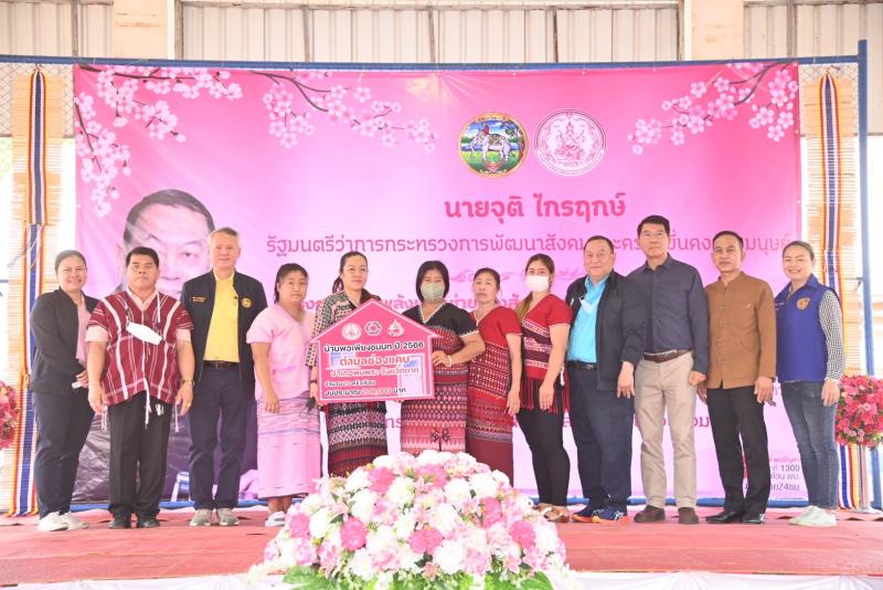 รมว.พม. ลงพื้นที่ม�