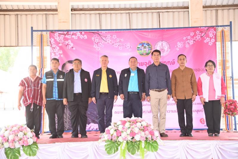 รมว.พม. ลงพื้นที่ม�