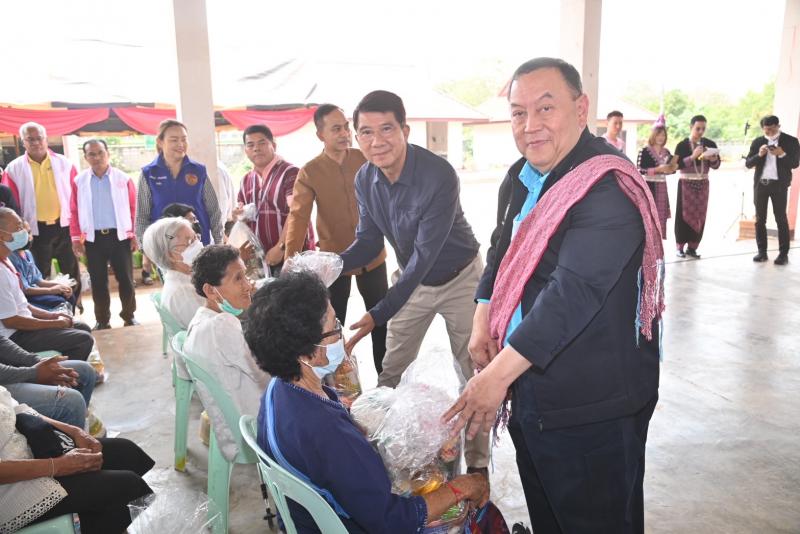 รมว.พม. ลงพื้นที่ม�