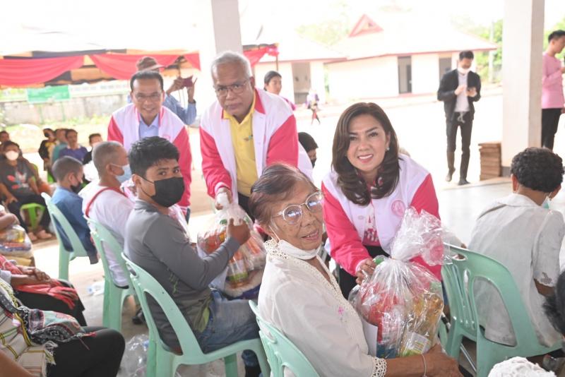รมว.พม. ลงพื้นที่ม�