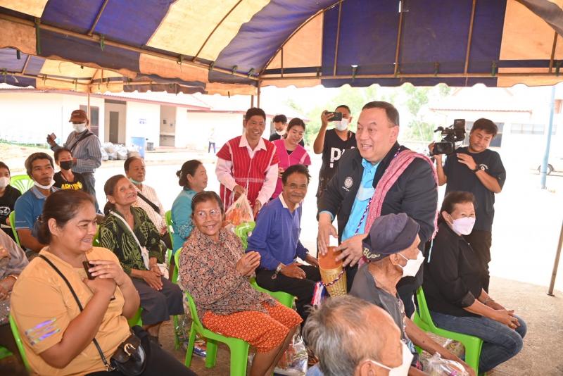 รมว.พม. ลงพื้นที่ม�
