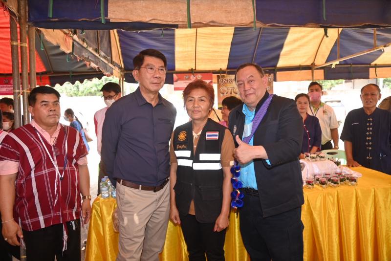 รมว.พม. ลงพื้นที่ม�