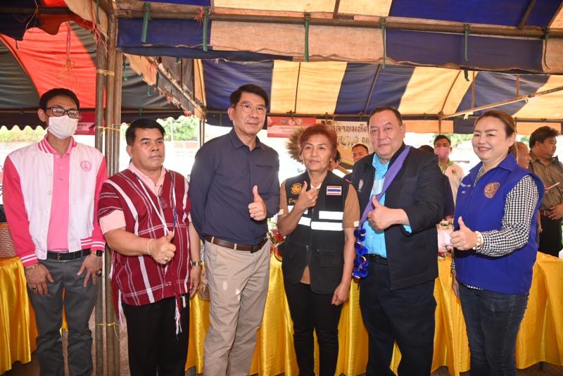 รมว.พม. ลงพื้นที่ม�
