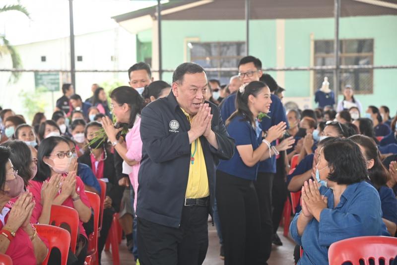 จุติ รมว.พม. เร่งเค�