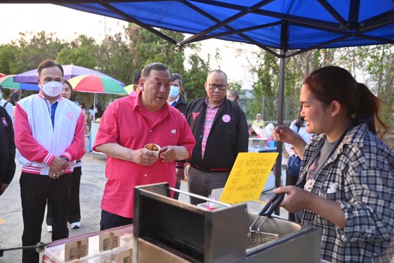 รุกเปิด Farmers Market ให้ก�