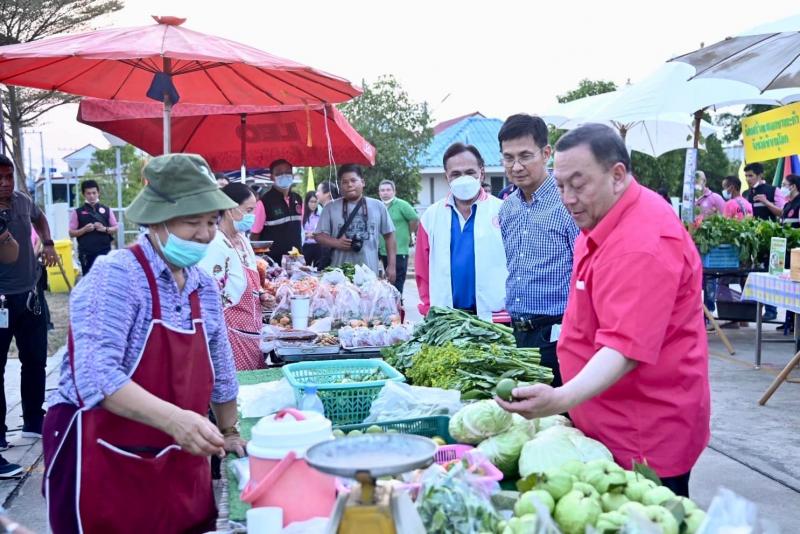 รุกเปิด Farmers Market ให้ก�