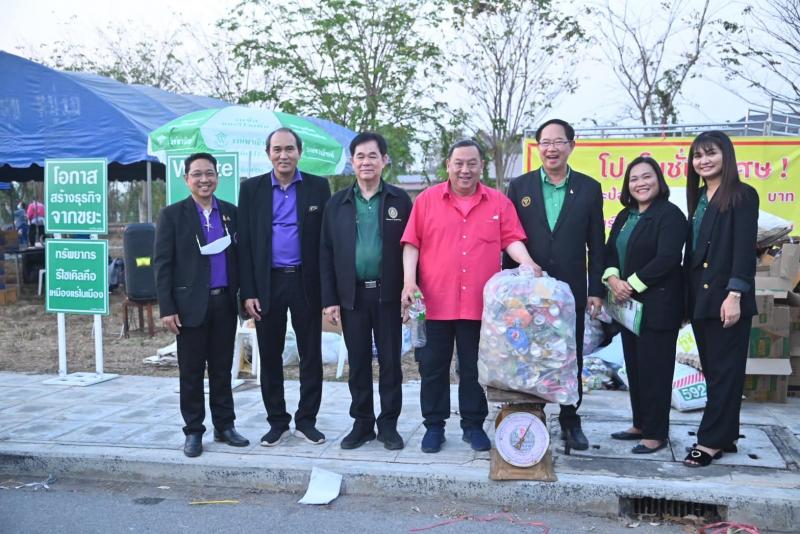รุกเปิด Farmers Market ให้ก�