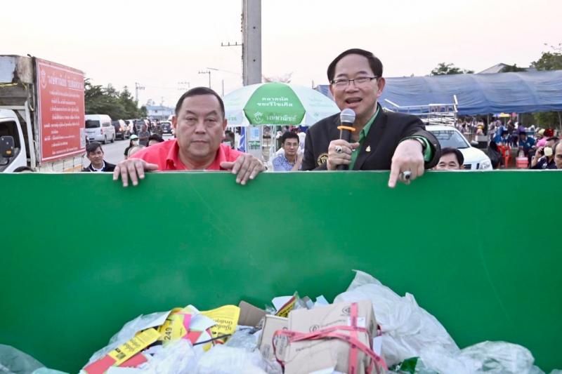 รุกเปิด Farmers Market ให้ก�