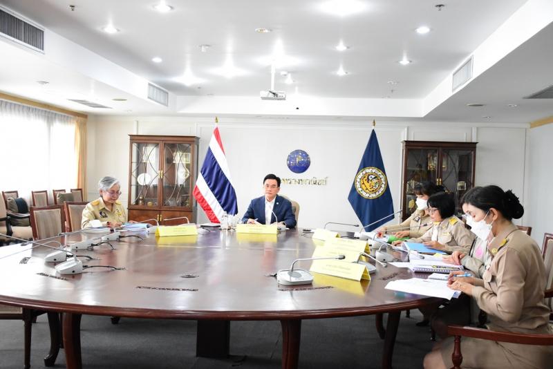พม. จัดประชุม กผส. เ