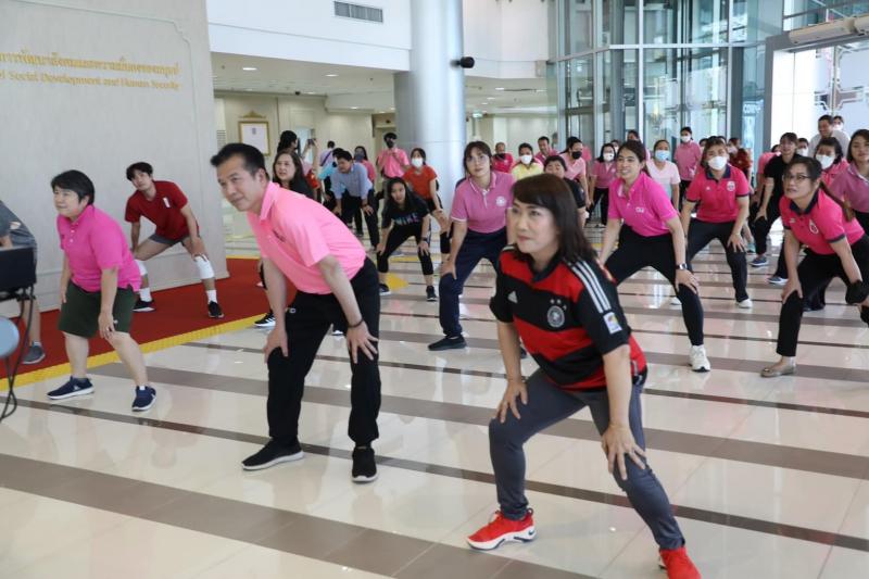 ชาว พม. แดนซ์ต่อไม�
