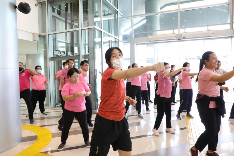 ชาว พม. แดนซ์ต่อไม�