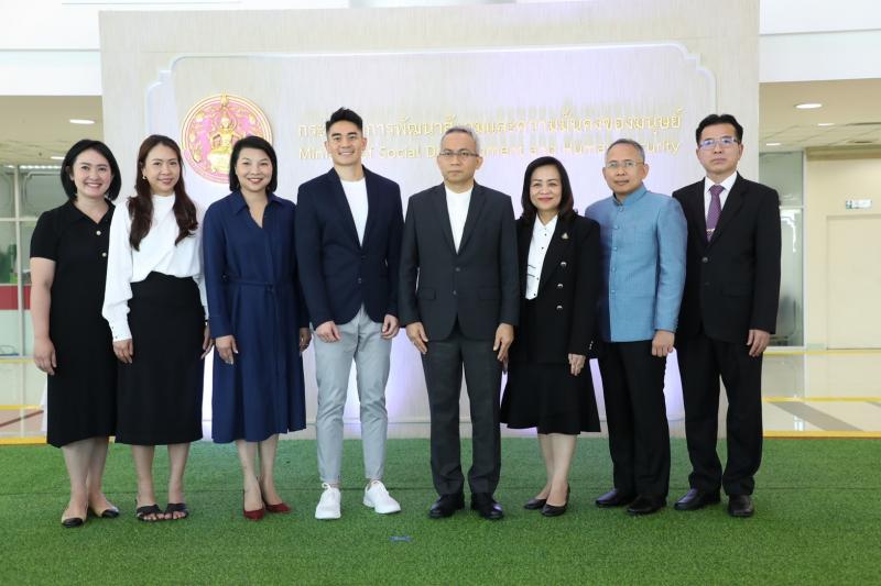 พม. รับมอบอาหารช่ว