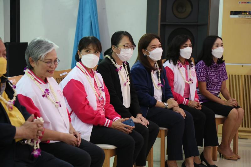รมว.พม. นำทีมผู้บร�