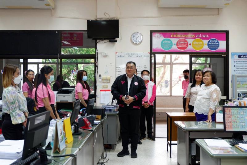 พม. พร้อมคณะ ลงพื้�