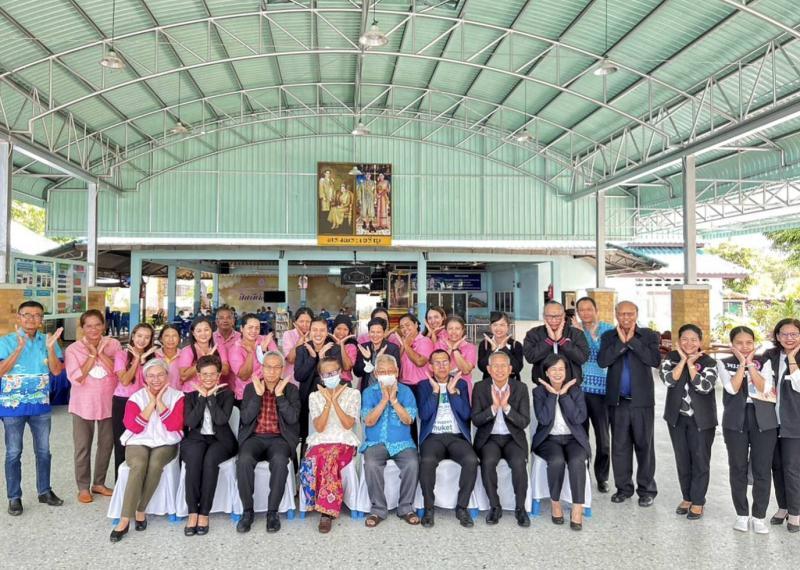 ปลัด พม. นำทีม ขับเ�