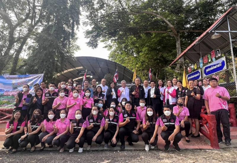 ปลัด พม. นำทีม ขับเ�