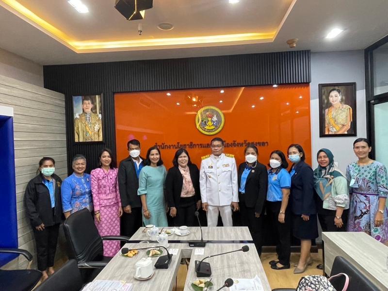 ผู้ตรวจ พม. อุไร ลง�