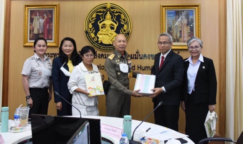 พลอากาศเอกสมคิด ส�