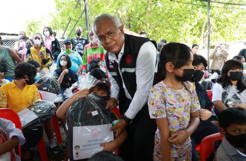พม. มอบอุปกรณ์การเ