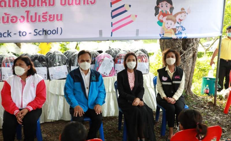 พม. มอบอุปกรณ์การเ