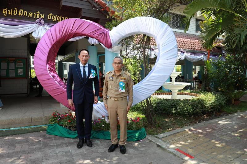 ปลัด พม. เข้ารับพร�