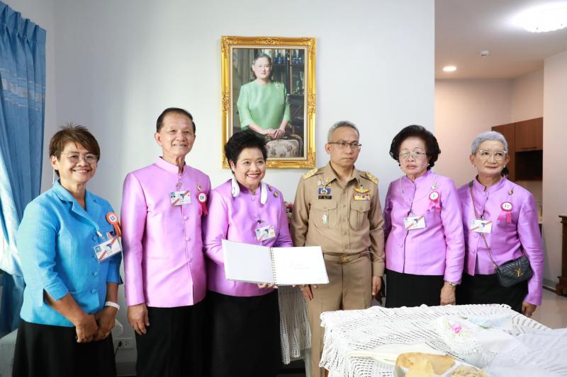 ปลัด พม. เข้ารับพร�