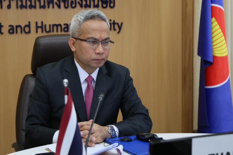 รมว. พม. พร้อมคณะผู�