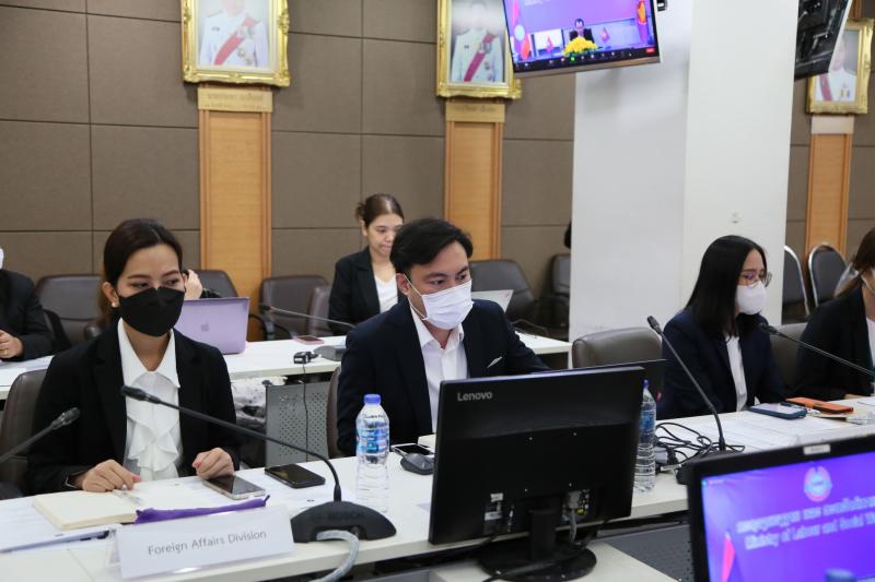 รมว. พม. พร้อมคณะผู�