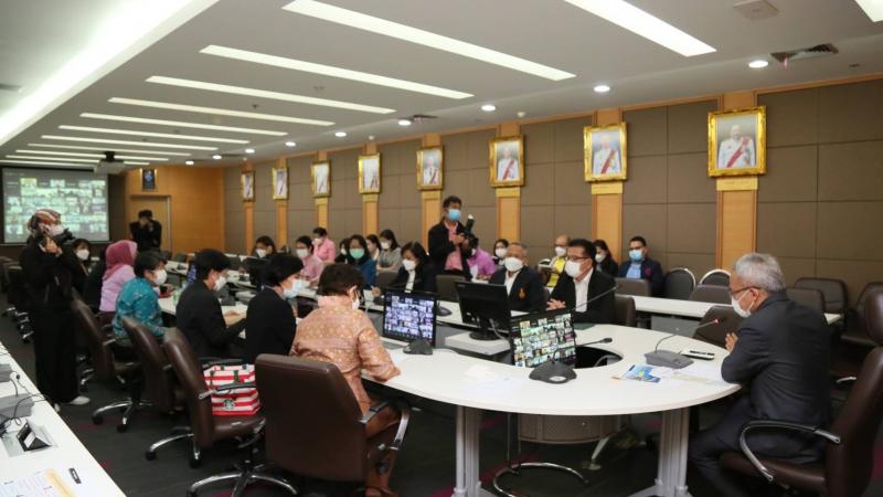 ปลัด พม. เตรียมรื้�