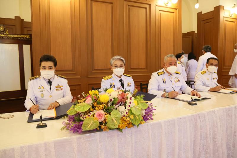 พม. ร่วมลงนามถวายพ