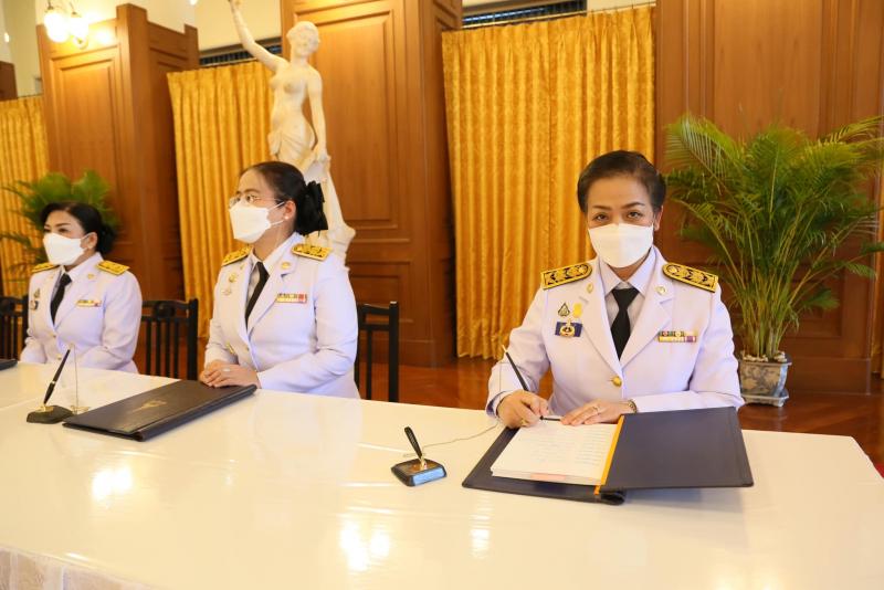 พม. ร่วมลงนามถวายพ