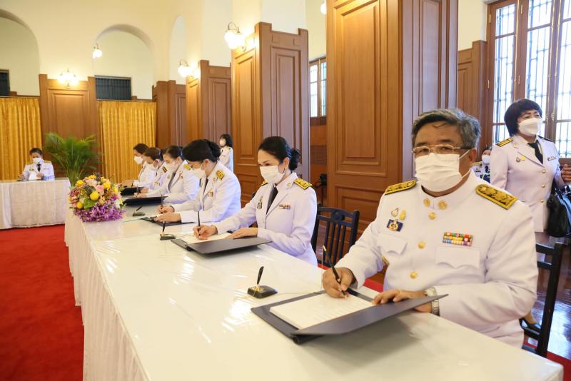 พม. ร่วมลงนามถวายพ