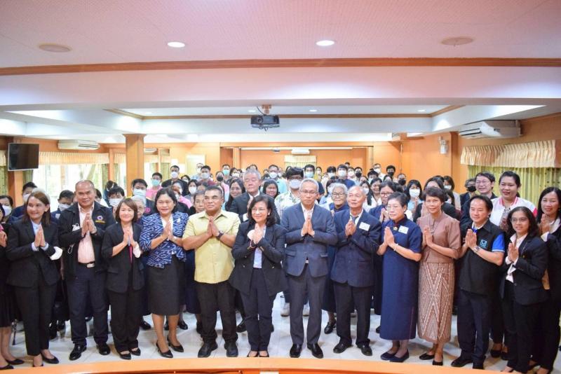 พม. ร่วมกับมูลนิธิ