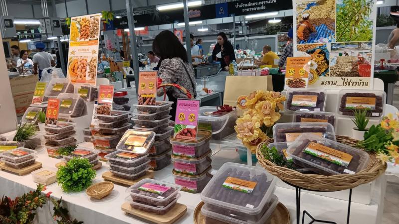 พม. เปิดตลาดสุขประ